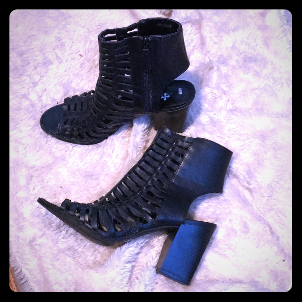Boot like top shoes / sandals